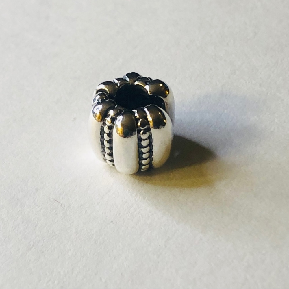 Retired Authentic Pandora Sterling Silver Charm Clip 925 Ale